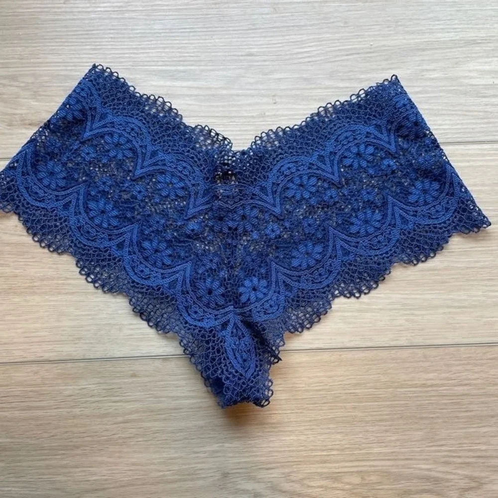 Victoria Secret Navy Blue Floral Lace Bralette and Boy Short Set Medium